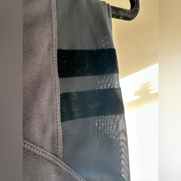 STRONGER LABEL Mesh Emblem Leggings - Picture 6 of 8